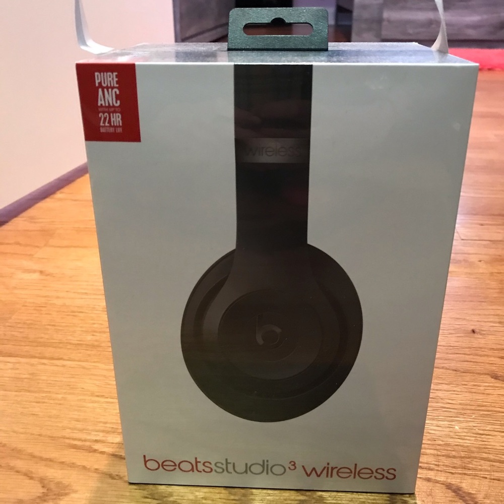 SOLD ON DE POP Beats headphones - Picture 1 of 4
